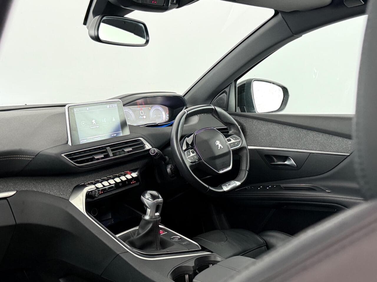 Peugeot 5008 thumbnail Interior Front