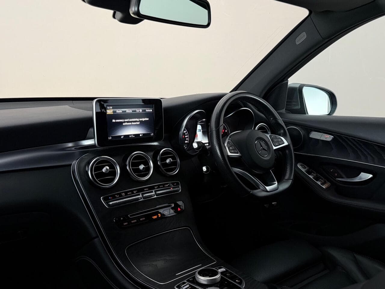 Mercedes-Benz GLC thumbnail Interior Front