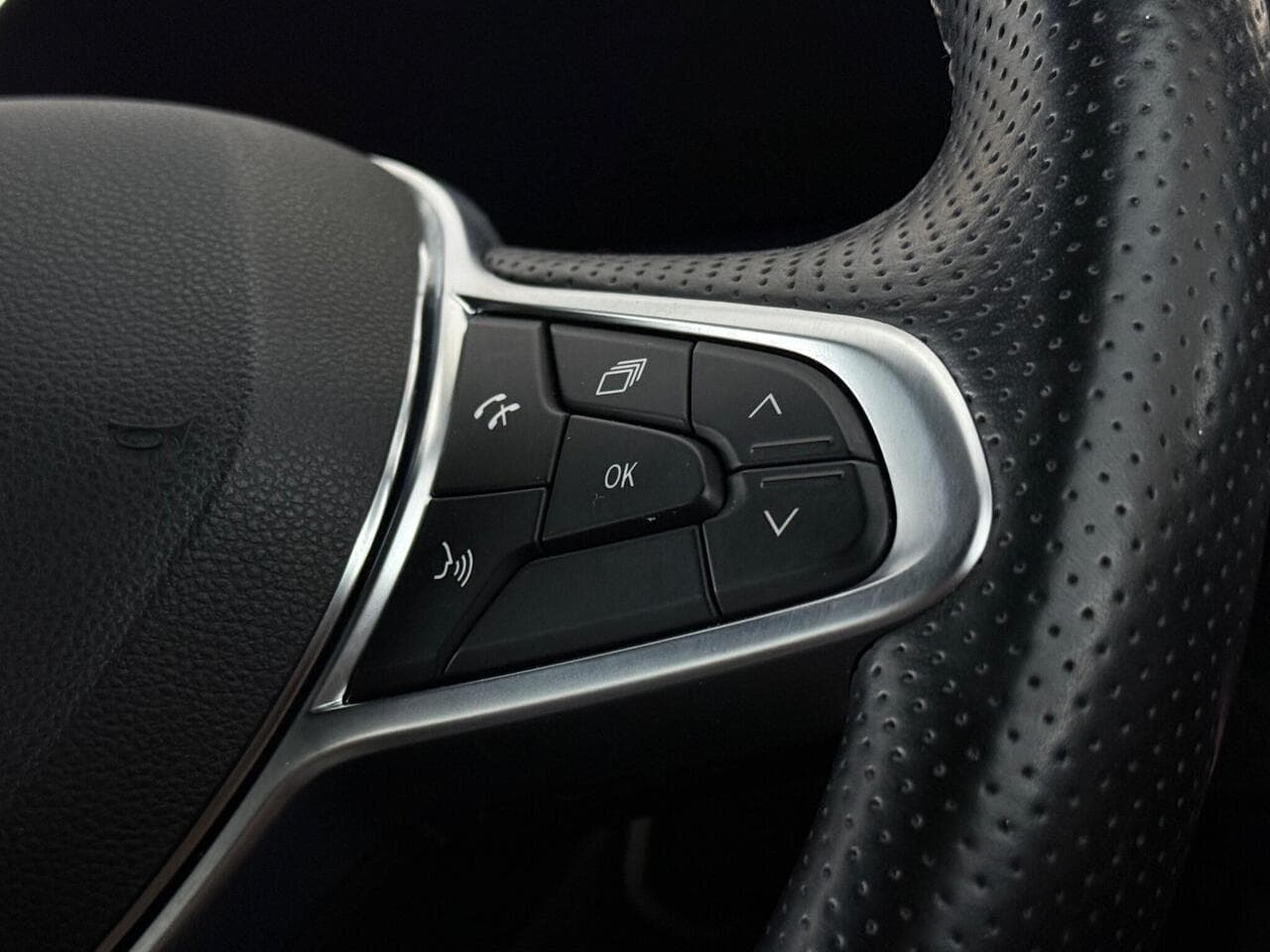 Renault Arkana thumbnail Misc Controls