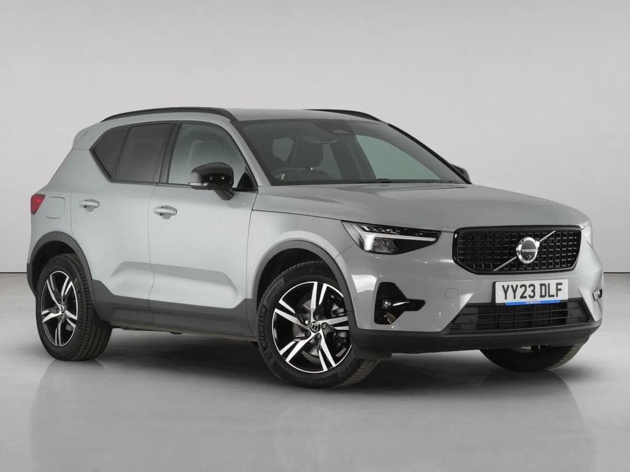 Volvo XC40 - Volvo XC40 2.0 B3 MHEV Plus Dark SUV 5dr Petrol Hybrid DCT Auto Euro 6 (s/s) (163 ps)