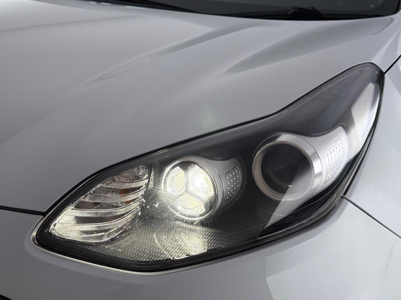 Kia Sportage thumbnail Lights Front