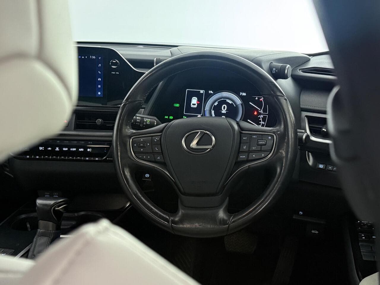 Lexus UX thumbnail Steering Wheel