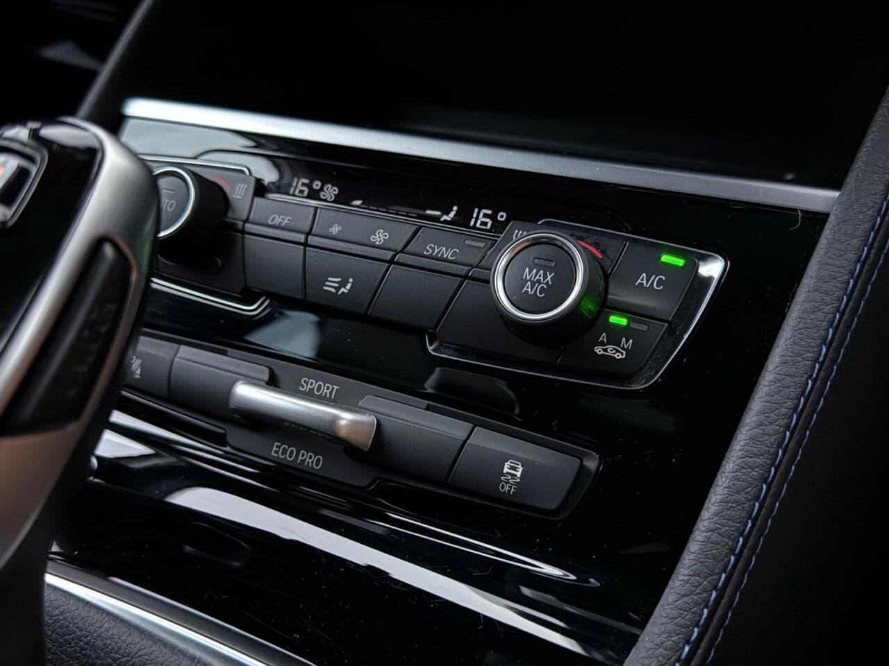 BMW 2 Series Active Tourer thumbnail Misc Controls