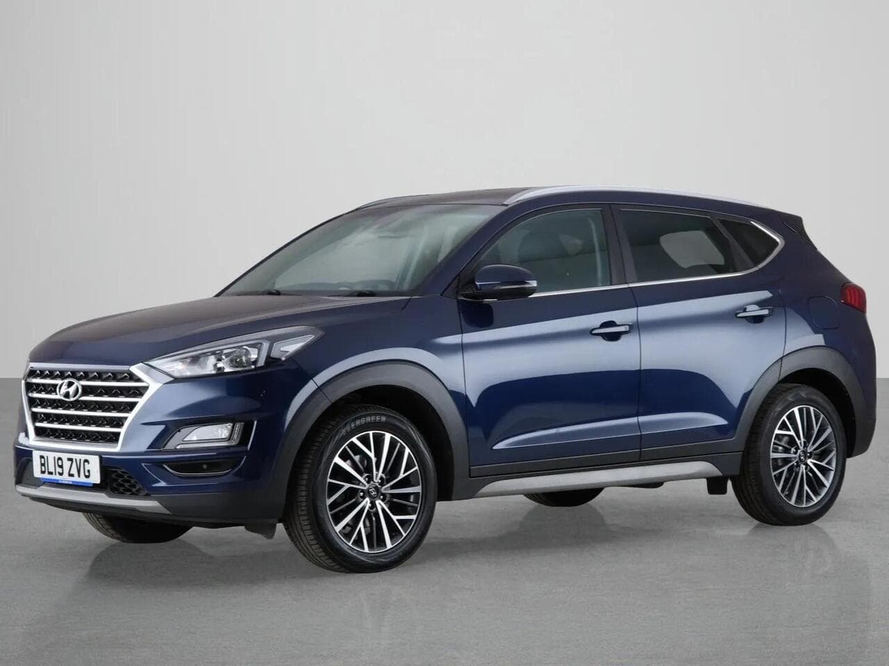 Hyundai TUCSON thumbnail Front Left