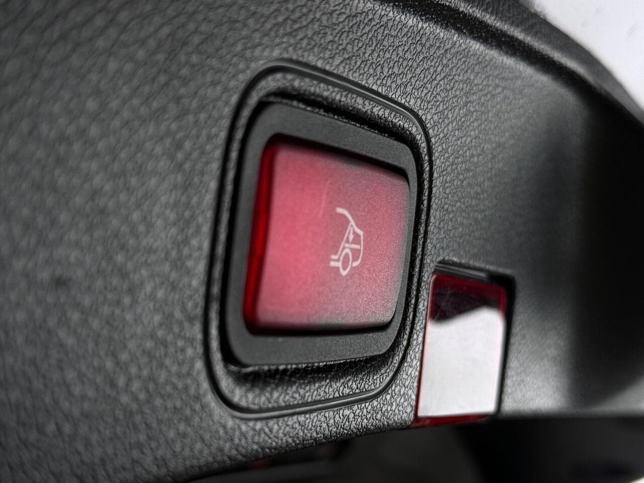 Mercedes-Benz C Class thumbnail Misc Controls