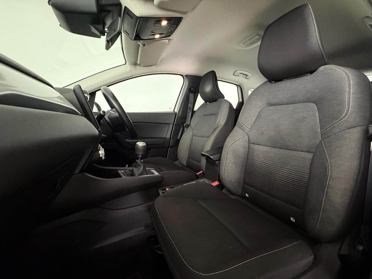 Renault Captur thumbnail Seat Front Passenger