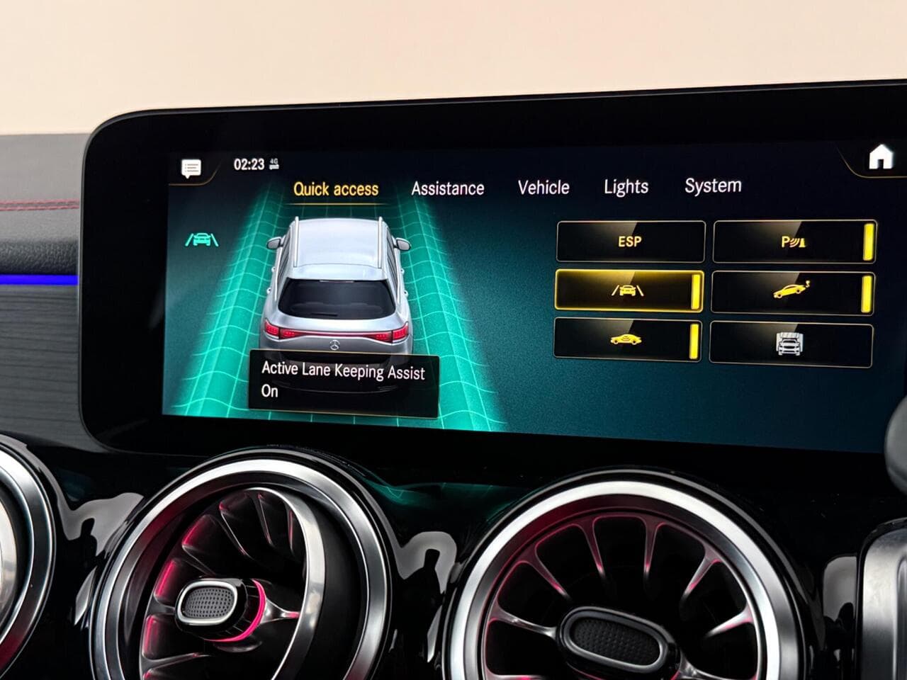 Mercedes-Benz EQB thumbnail Infotainment System
