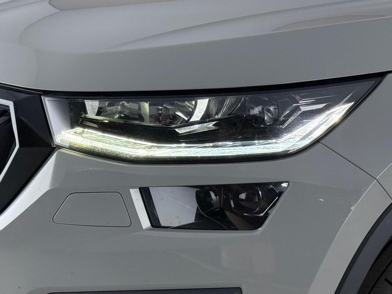 Skoda Kodiaq thumbnail Lights Front