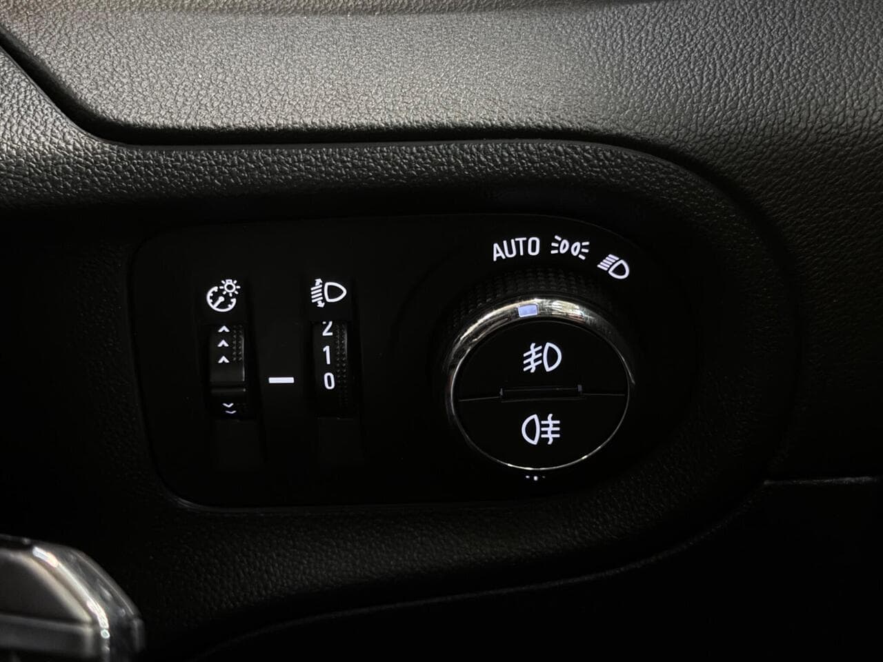Vauxhall Grandland X thumbnail Misc Controls