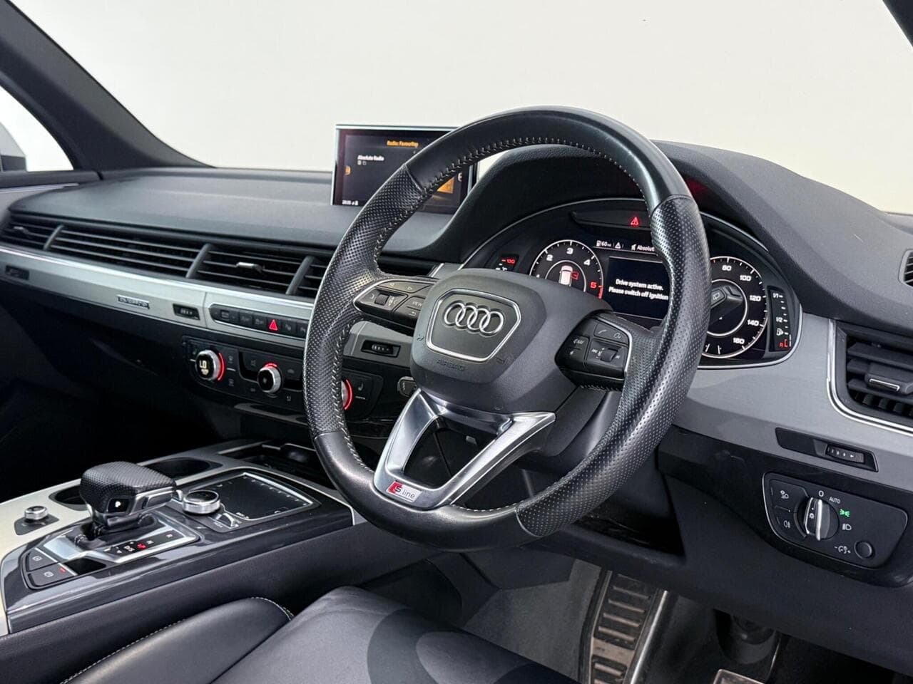 Audi Q7 thumbnail Interior Front