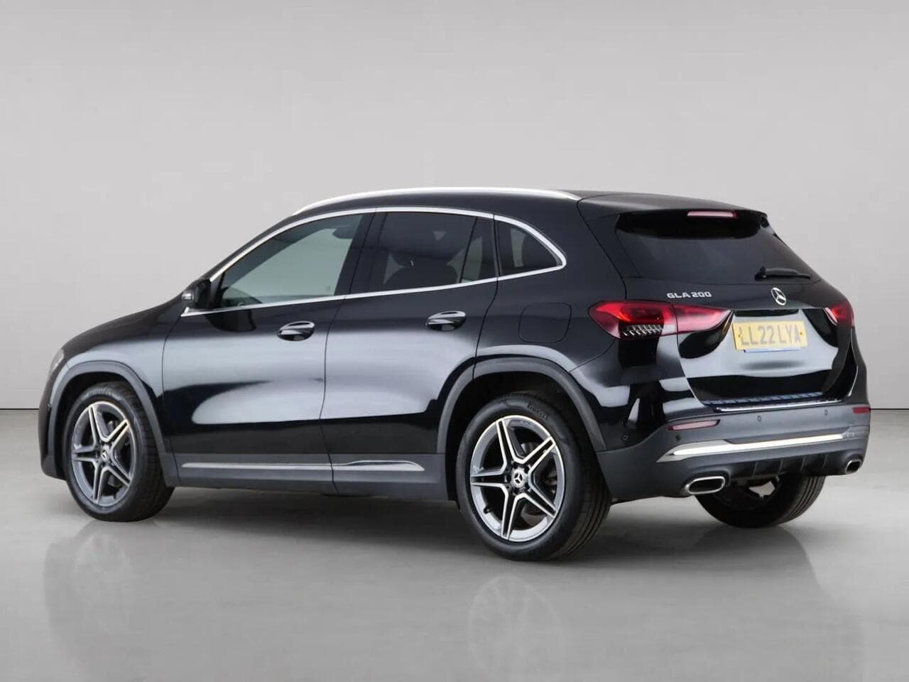 Mercedes-Benz GLA thumbnail Side Left