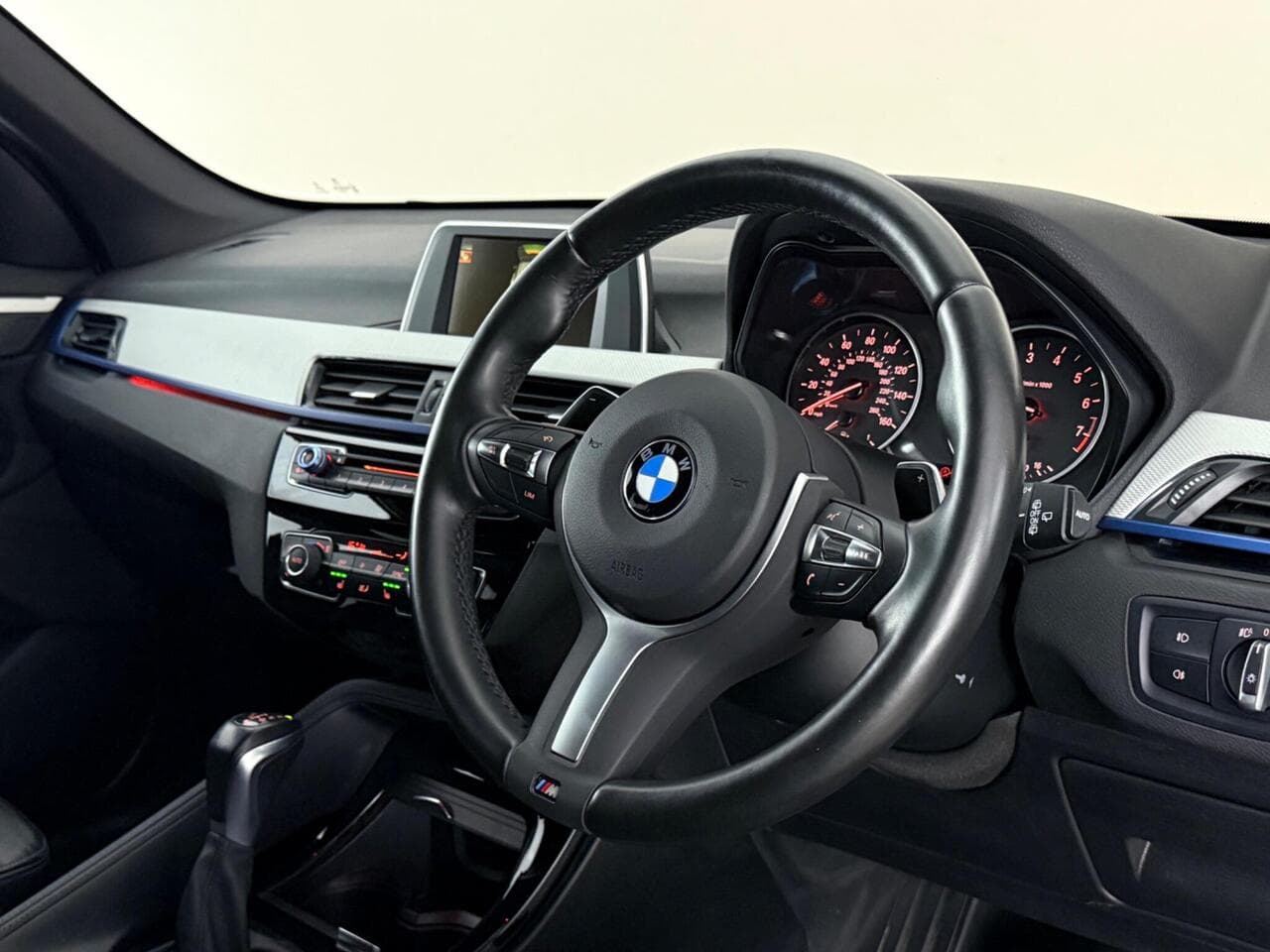 BMW X1 thumbnail Interior Front
