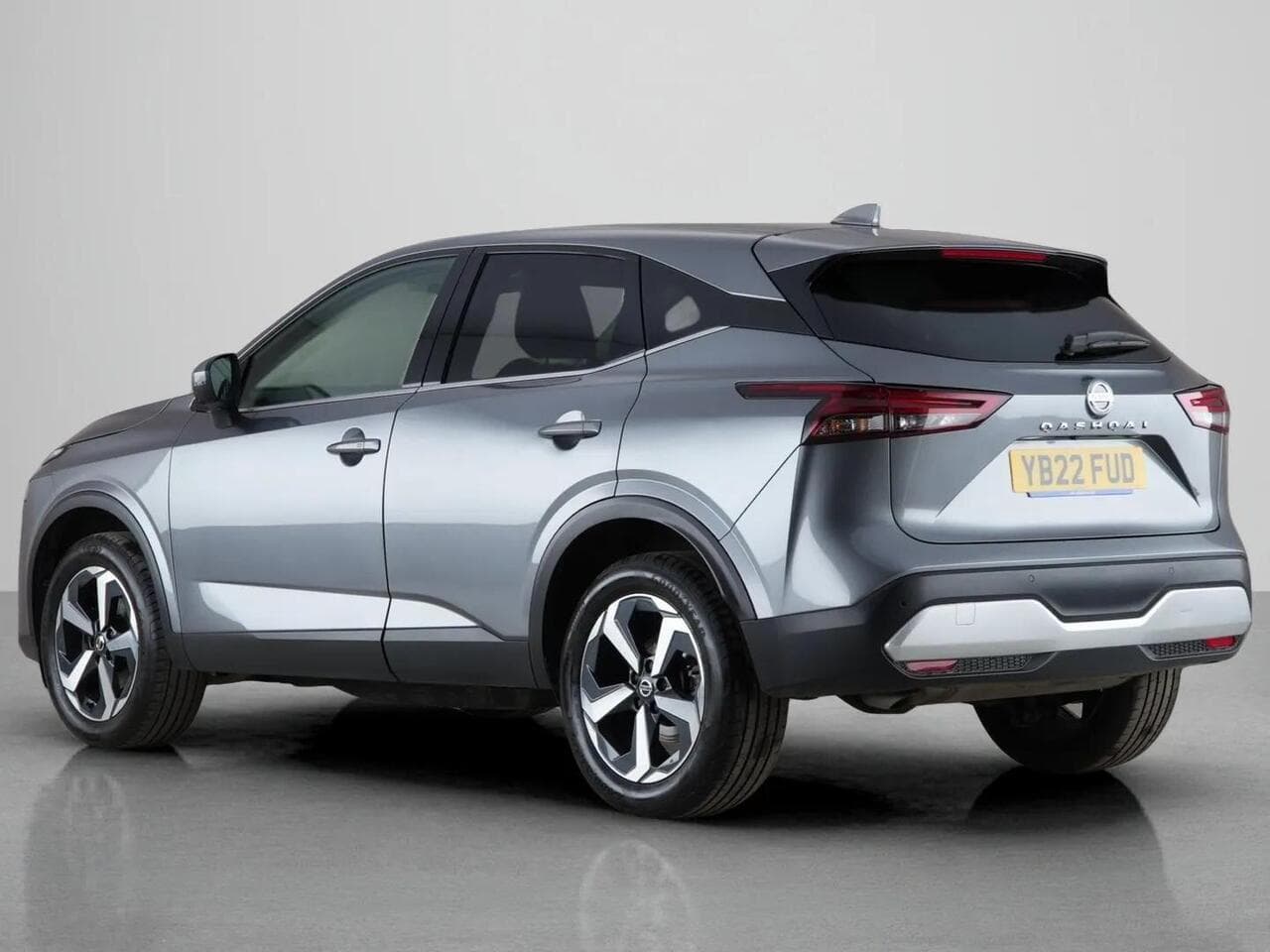 Nissan Qashqai thumbnail Rear Left