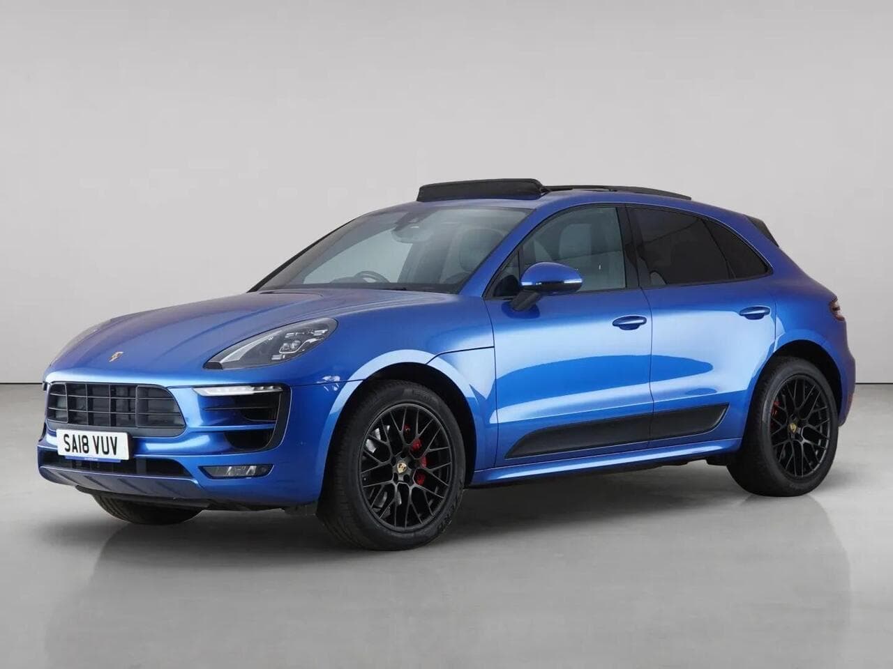 Porsche Macan thumbnail Front Left