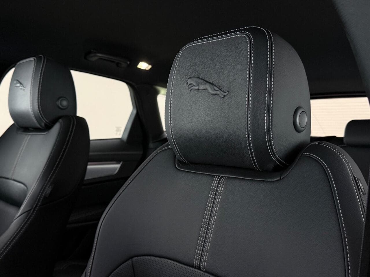 Jaguar F-PACE thumbnail Seat Front Passenger