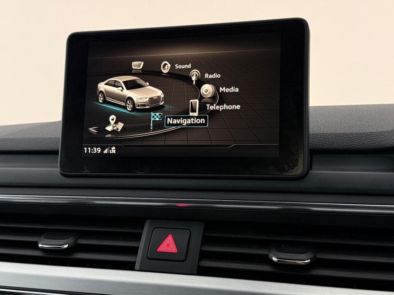 Audi A4 thumbnail Infotainment System