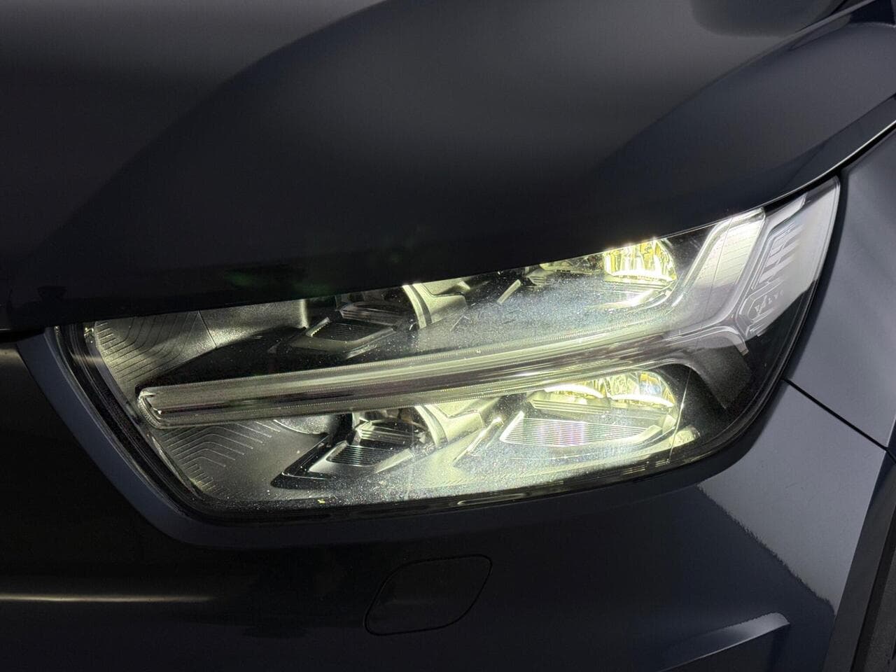 Volvo XC40 thumbnail Lights Front