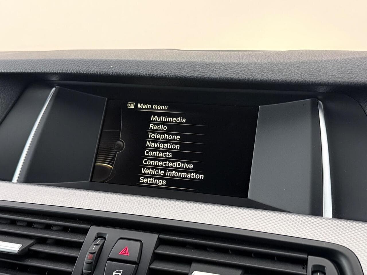BMW 5 Series thumbnail Infotainment System