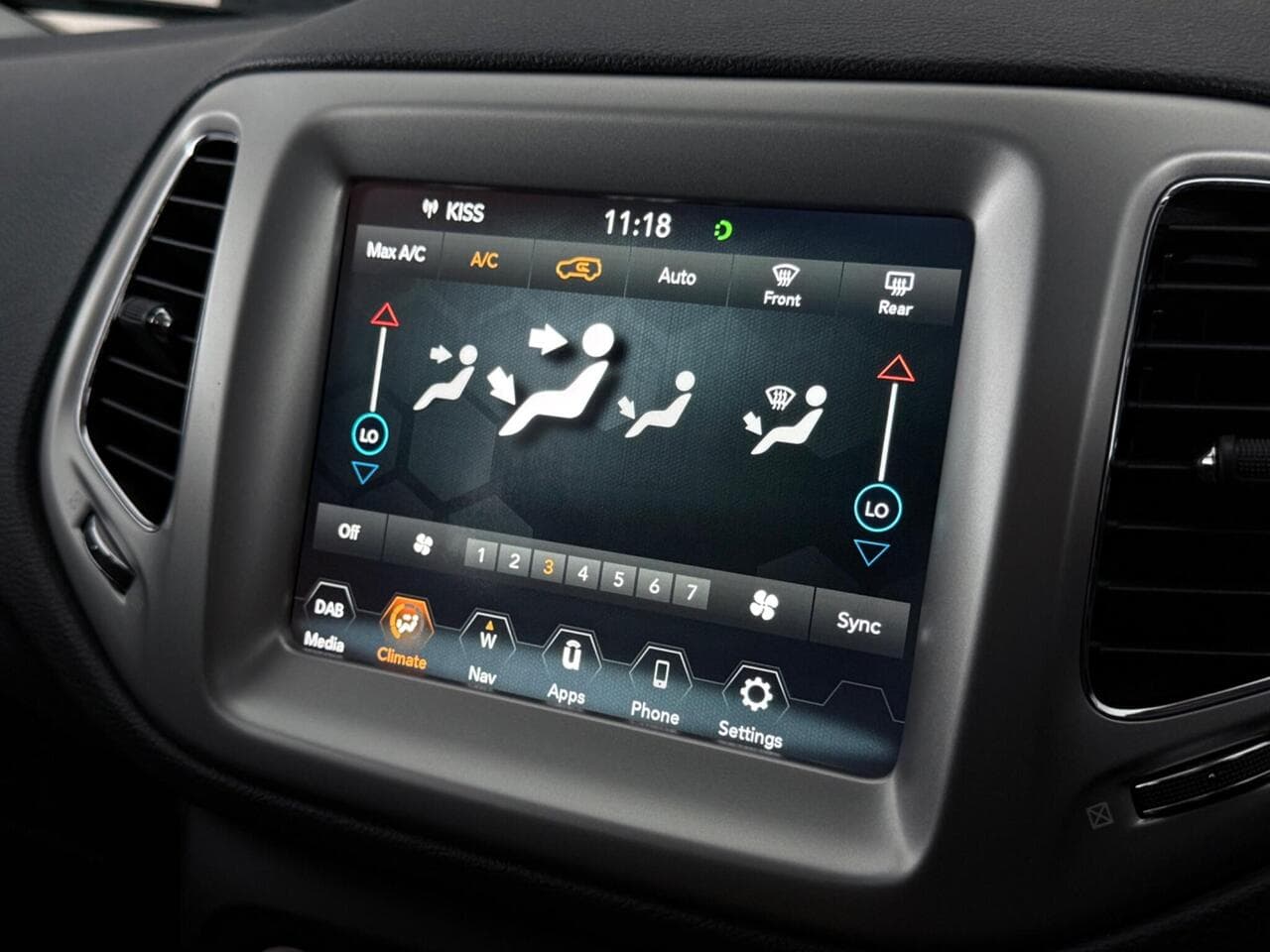 Jeep Compass thumbnail Infotainment System