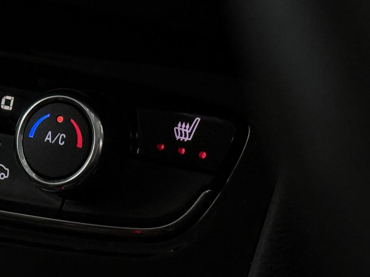 Vauxhall Grandland X thumbnail Misc Controls