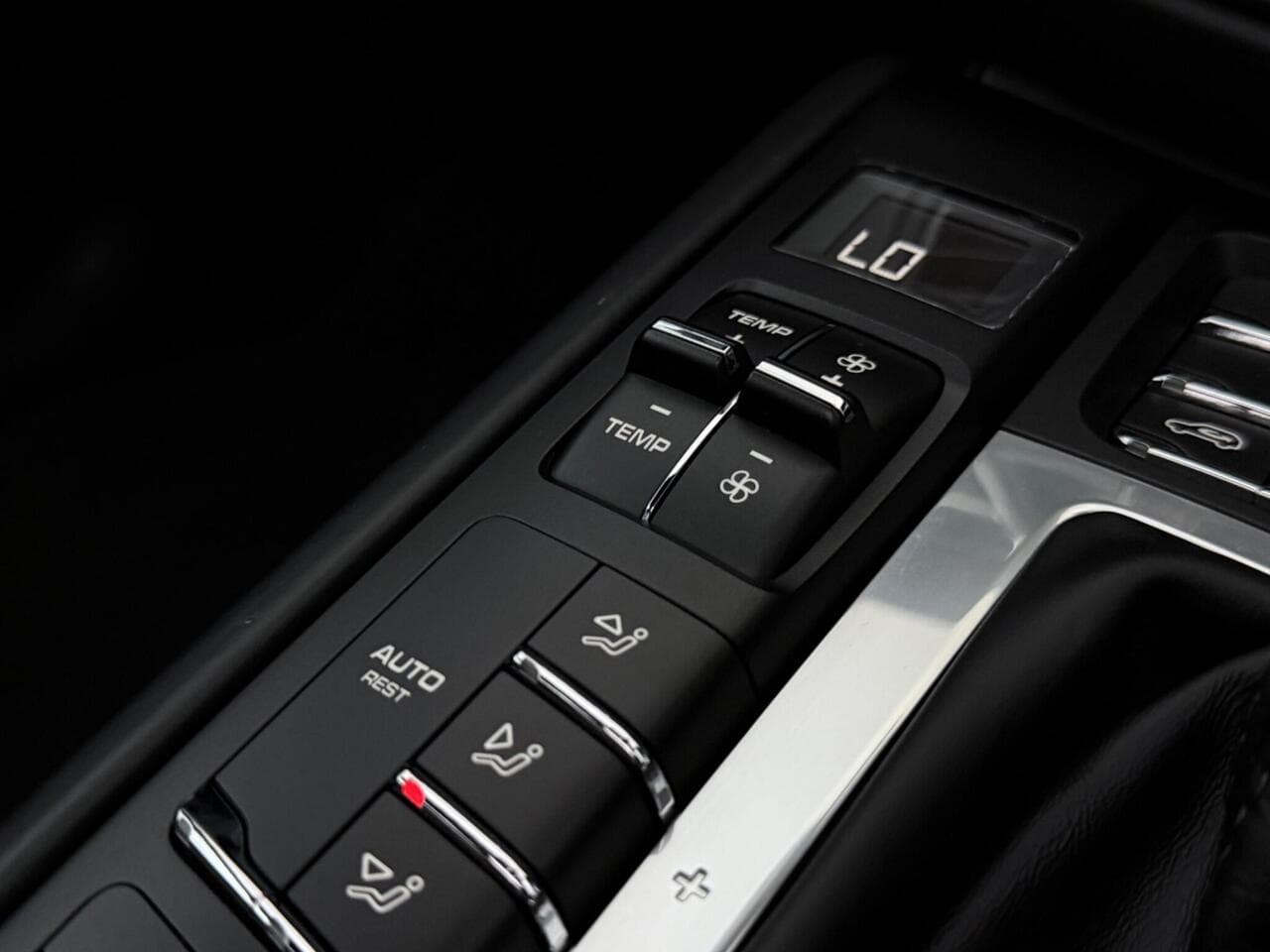 Porsche Macan thumbnail Misc Controls