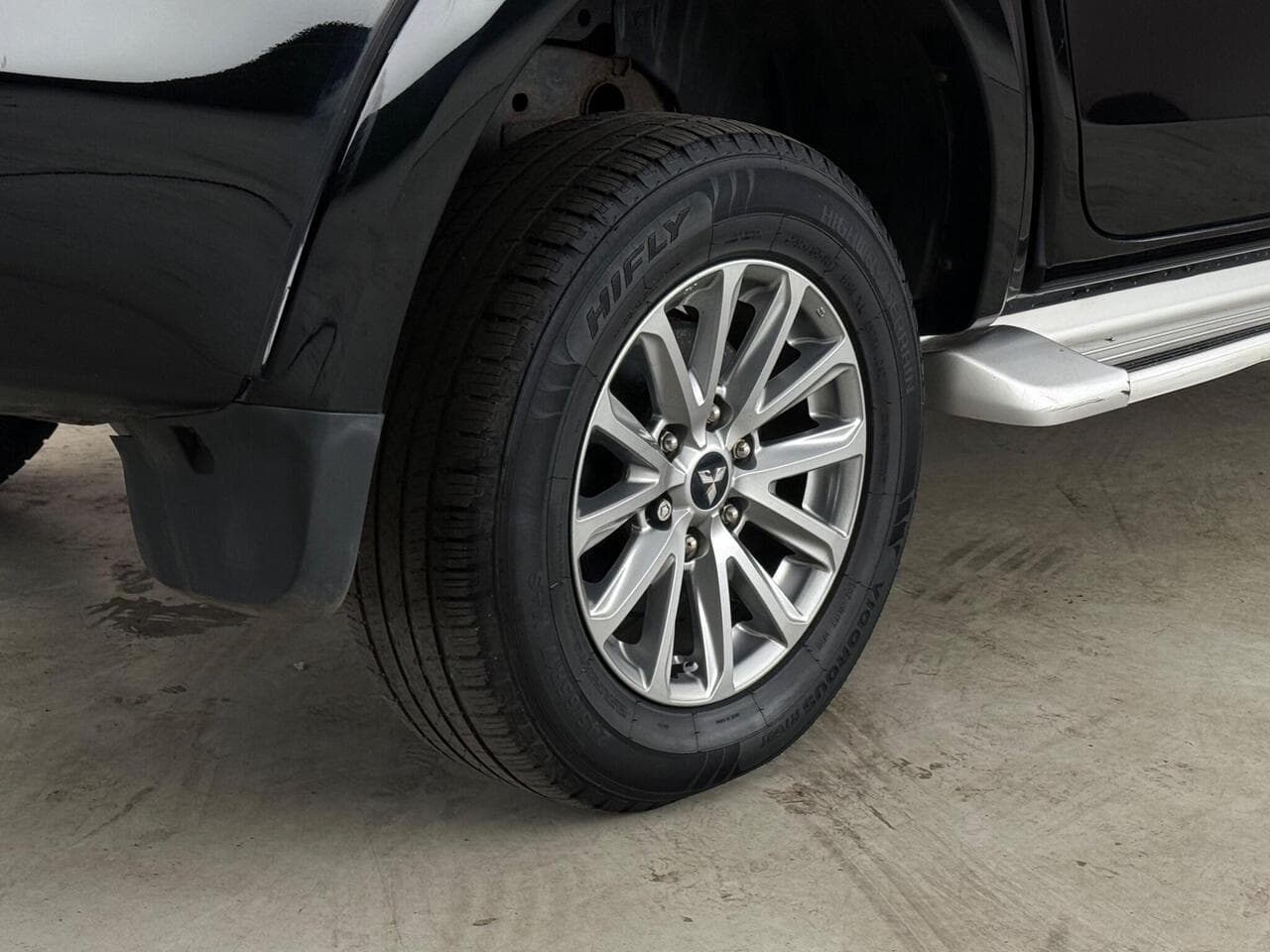 Mitsubishi L200 thumbnail Wheel