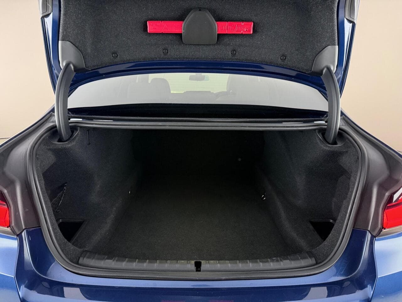 BMW 5 Series thumbnail Boot
