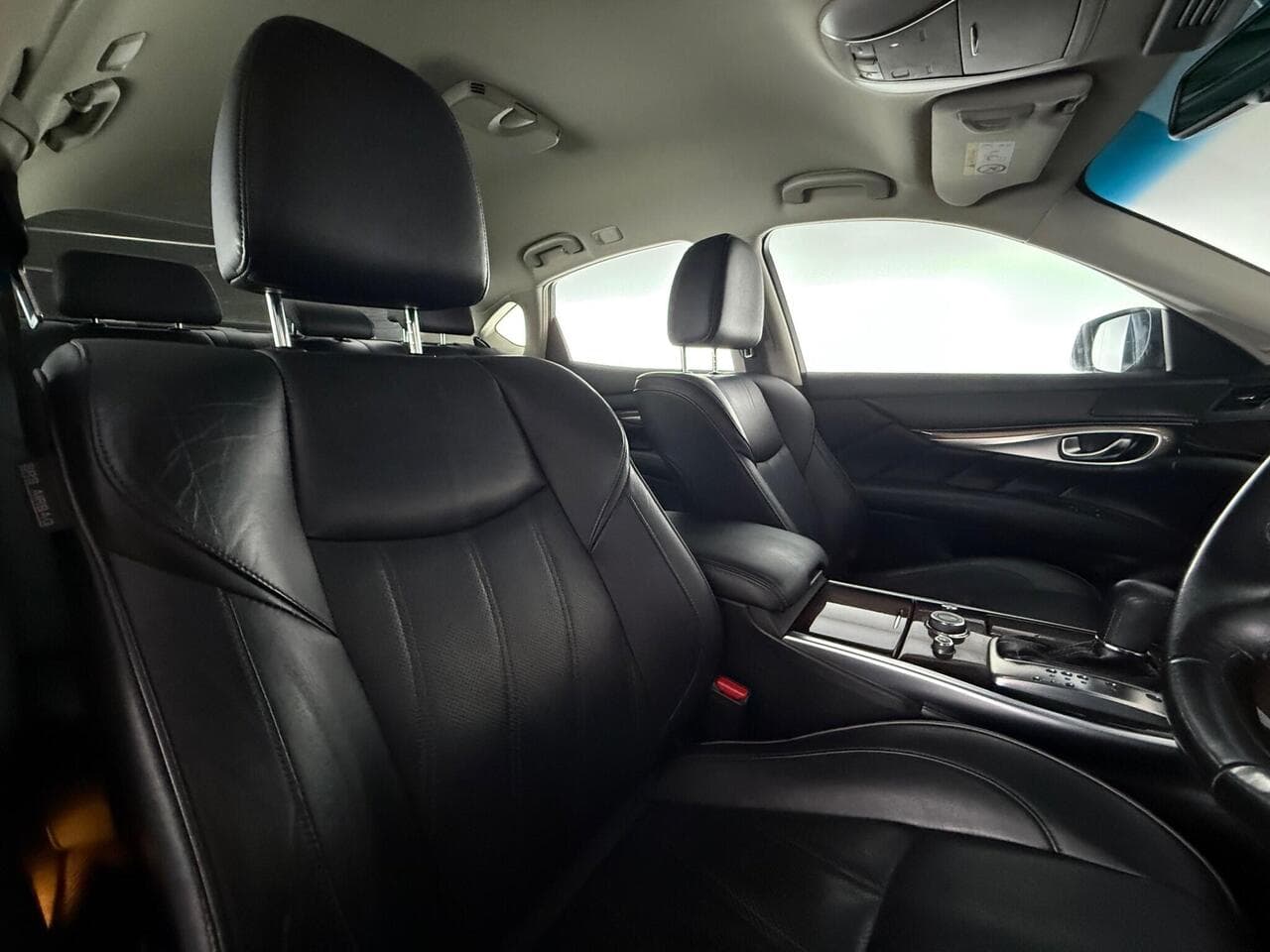 Infiniti Q70 thumbnail Seat Driver