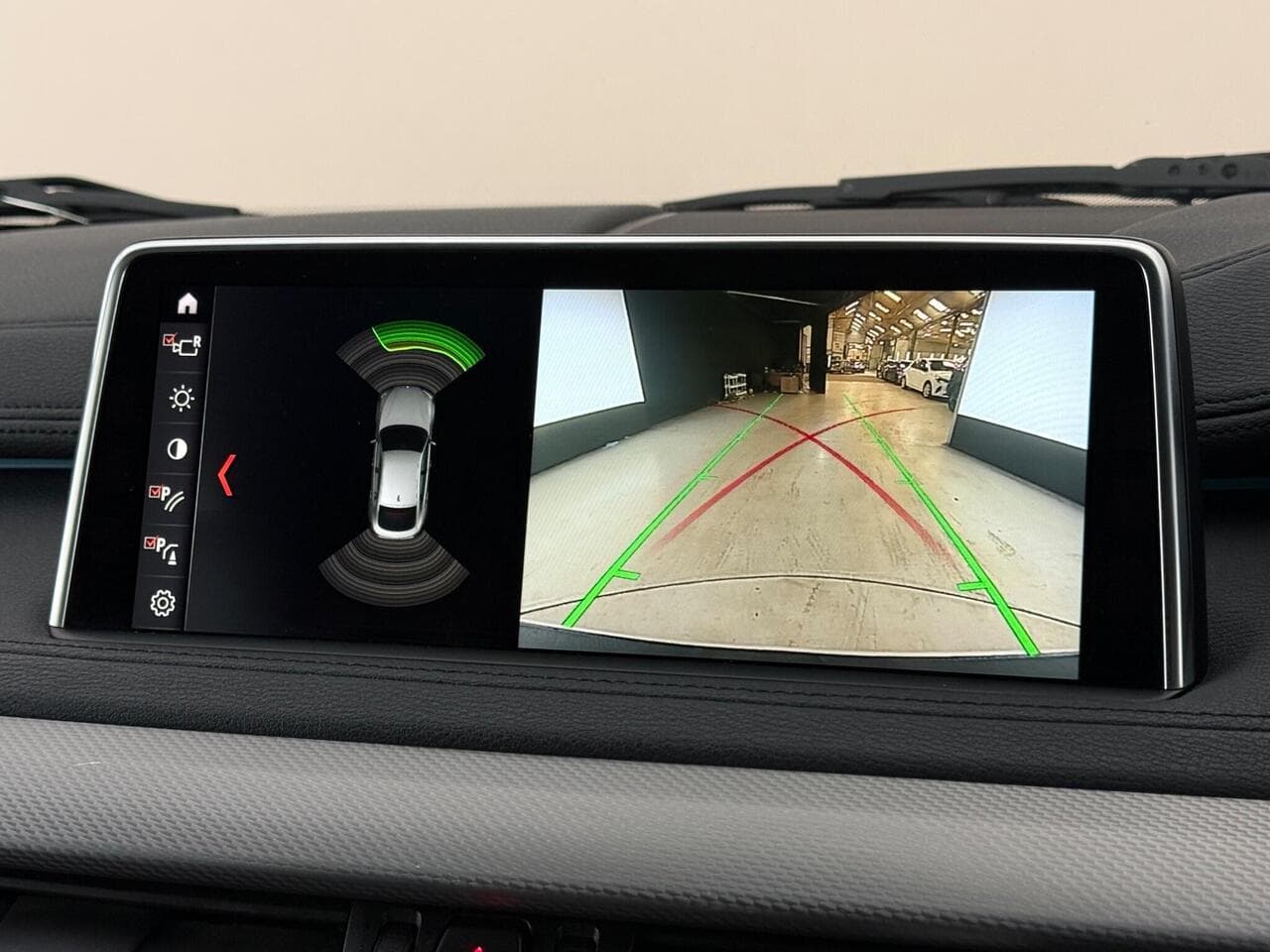 BMW X6 thumbnail Infotainment System