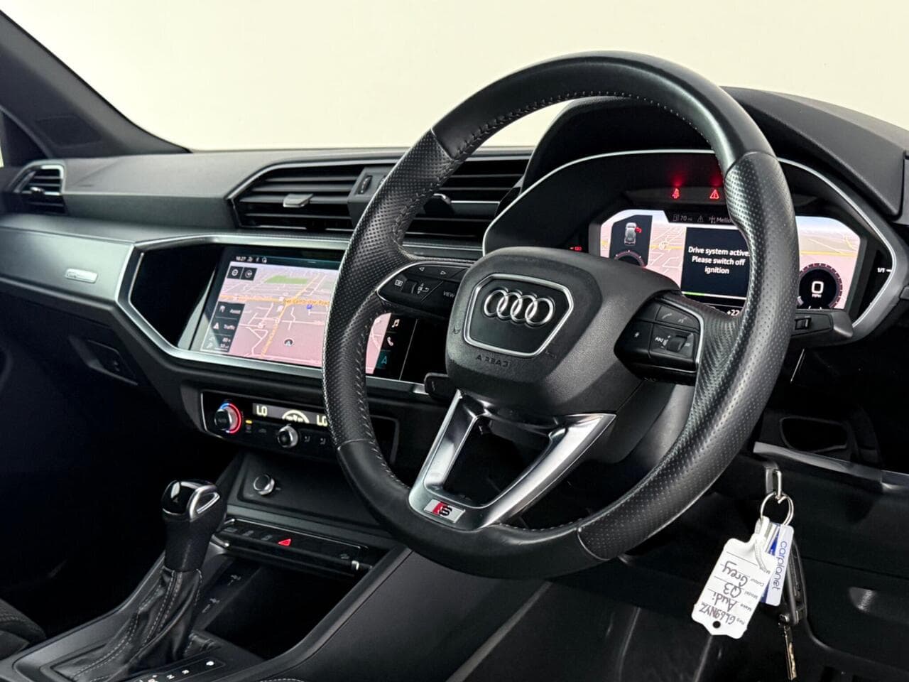 Audi Q3 thumbnail Interior Front