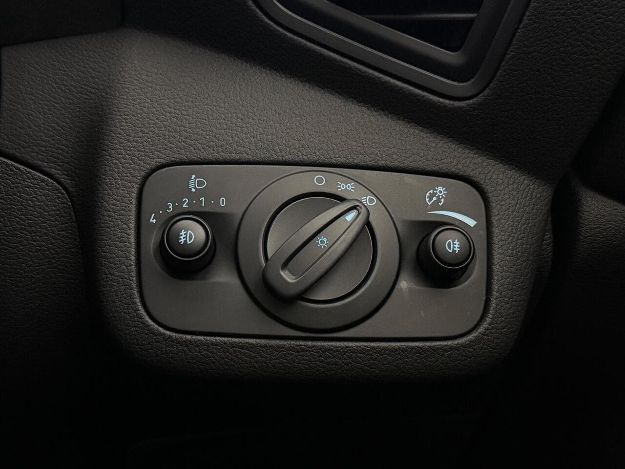 Ford Kuga thumbnail Misc Controls