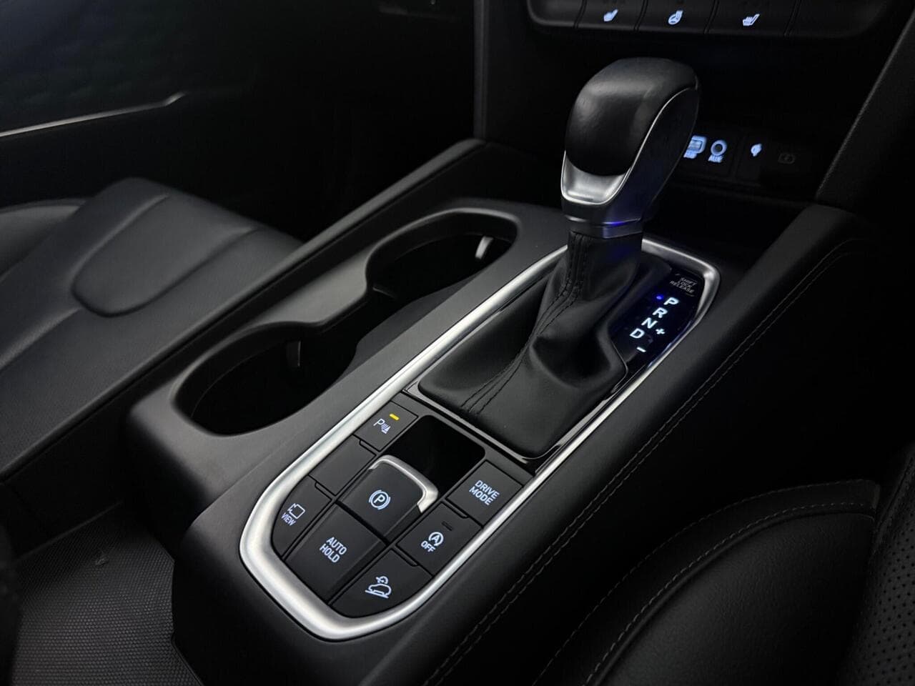 Hyundai Santa Fe thumbnail Interior Front