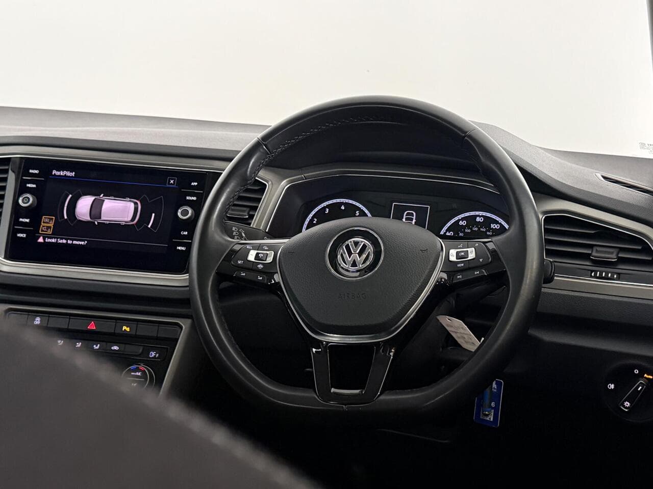 Volkswagen T-Roc thumbnail Steering Wheel