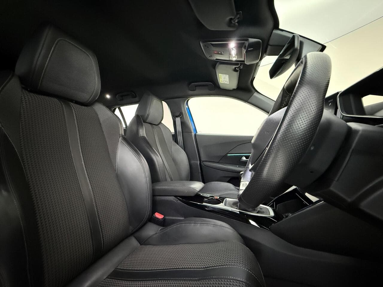 Peugeot 2008 thumbnail Seat Driver