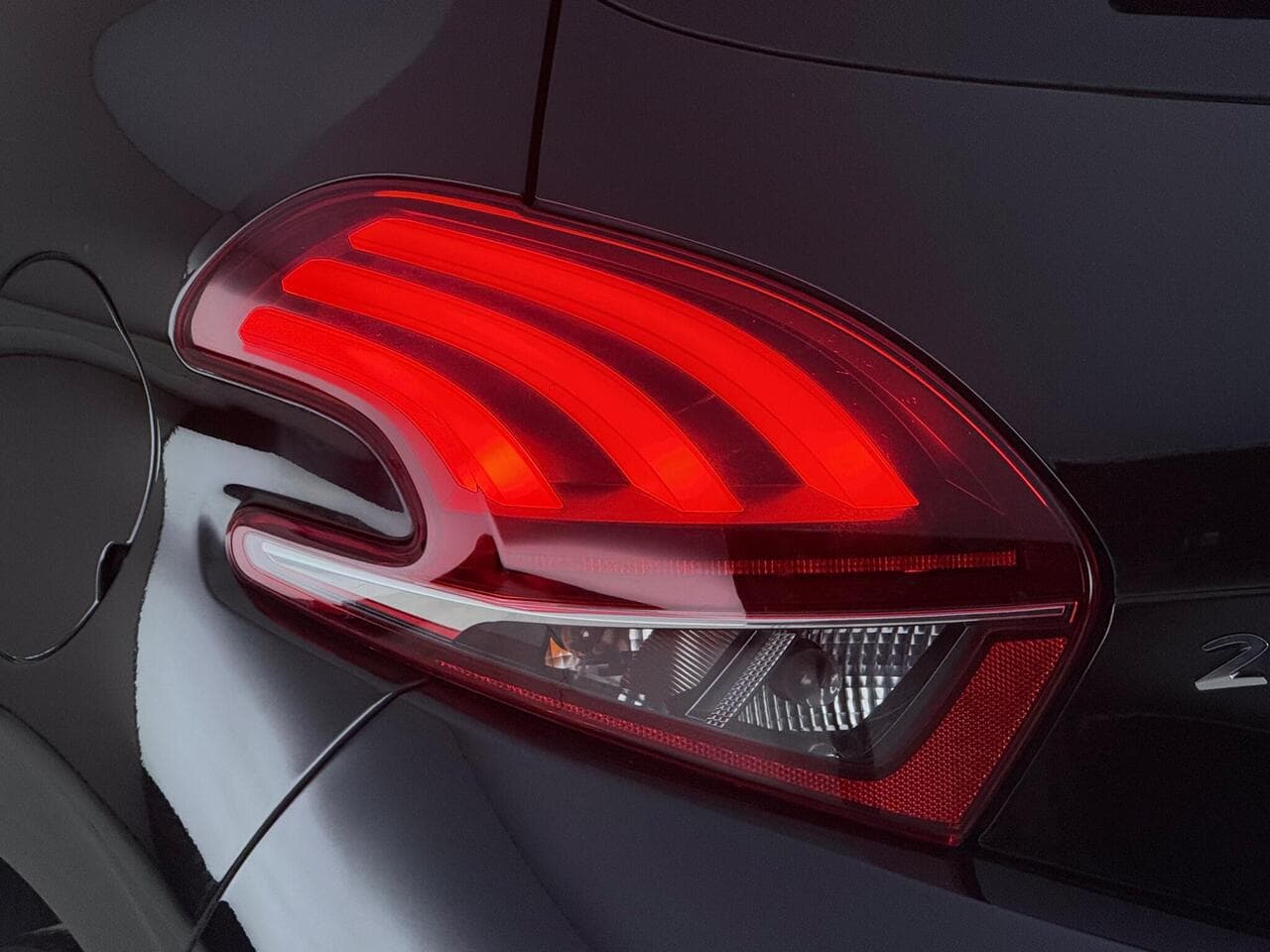 Peugeot 208 thumbnail Lights Rear