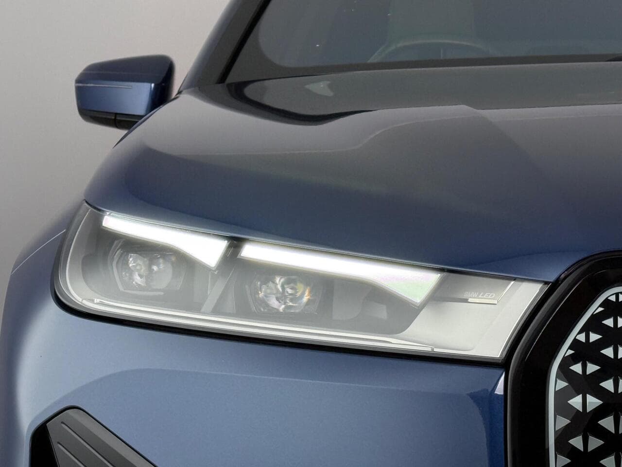 BMW iX thumbnail Lights Front