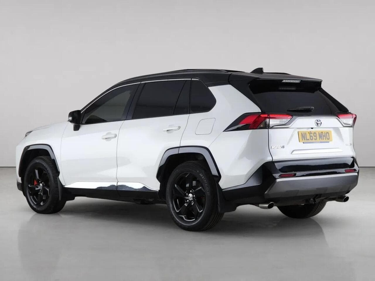 Toyota RAV4 thumbnail Rear Left