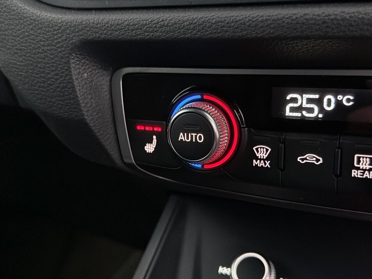 Audi RS Q3 thumbnail Misc Controls