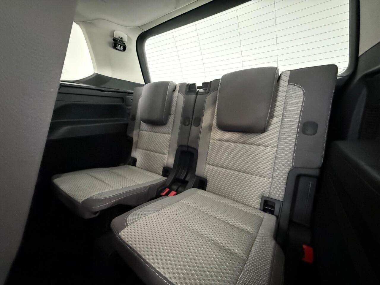 Volkswagen Touran thumbnail Seats Rear