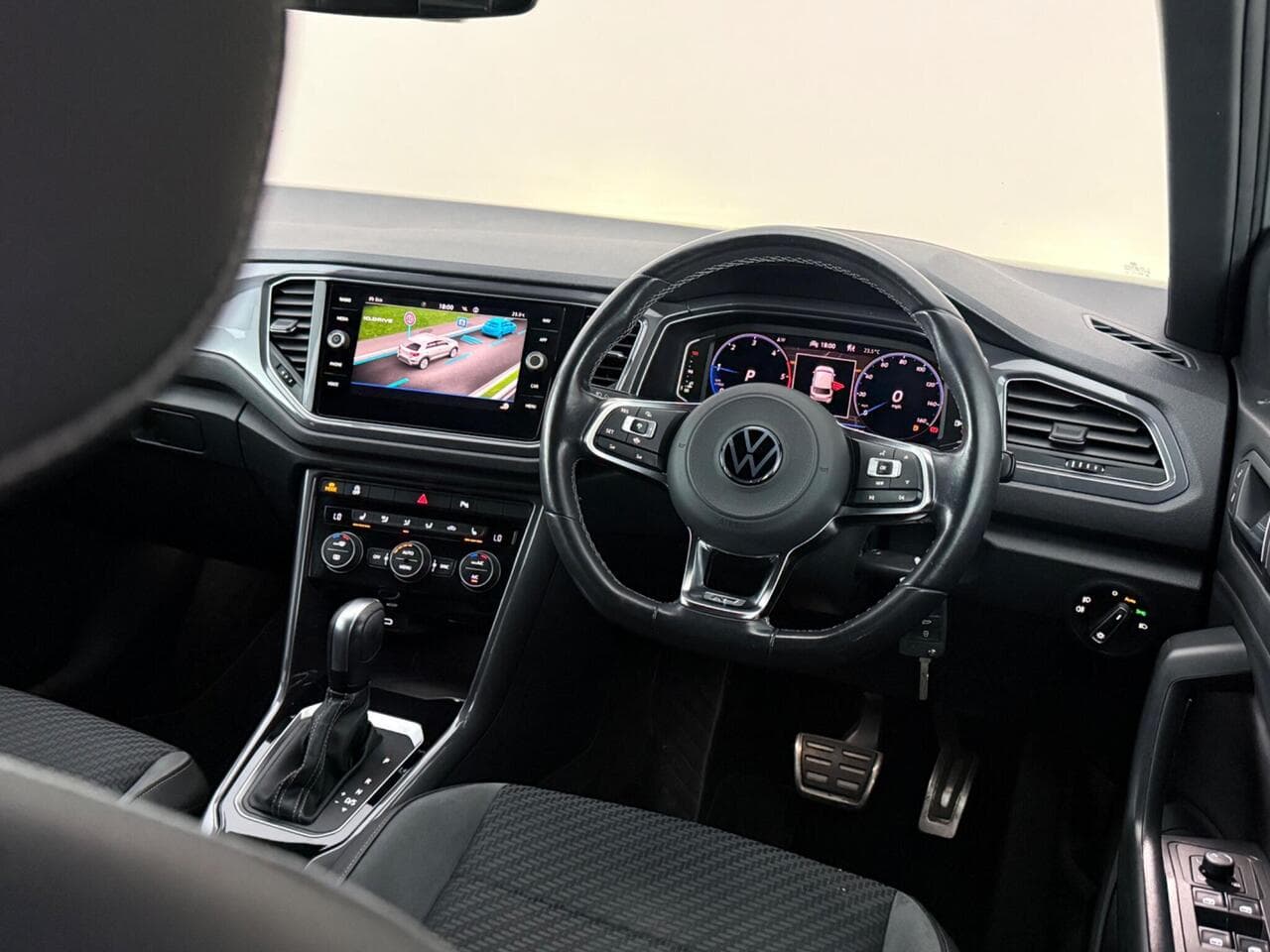 Volkswagen T-Roc thumbnail Interior Front