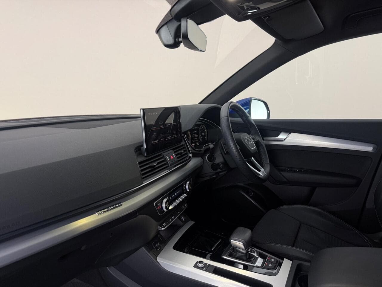 Audi Q5 thumbnail Interior Front