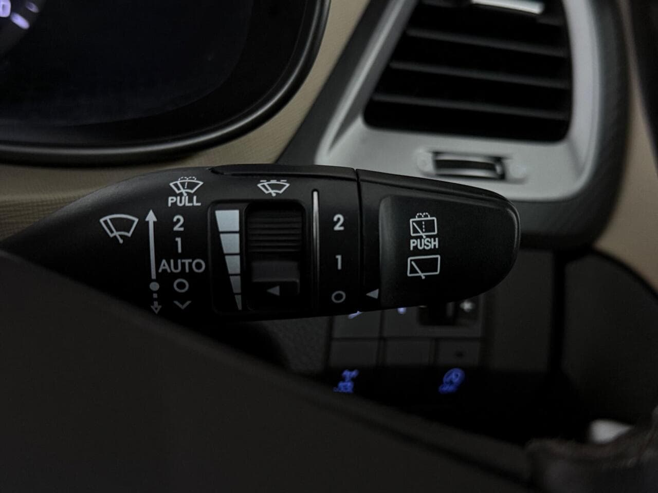 Hyundai Santa Fe thumbnail Misc Controls