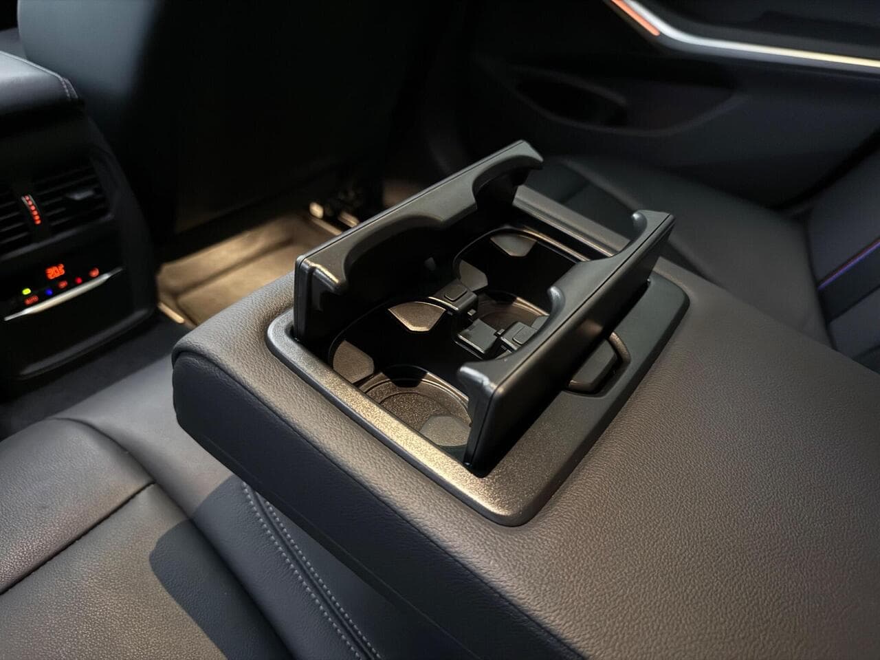 BMW 3 Series thumbnail Interior Front