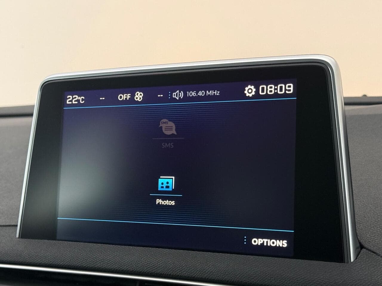 Peugeot 5008 thumbnail Infotainment System