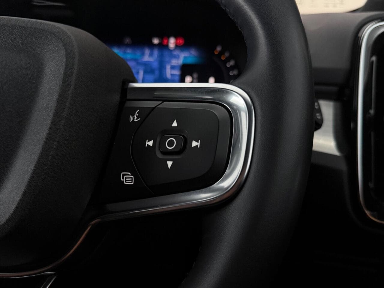 Volvo XC40 thumbnail Misc Controls