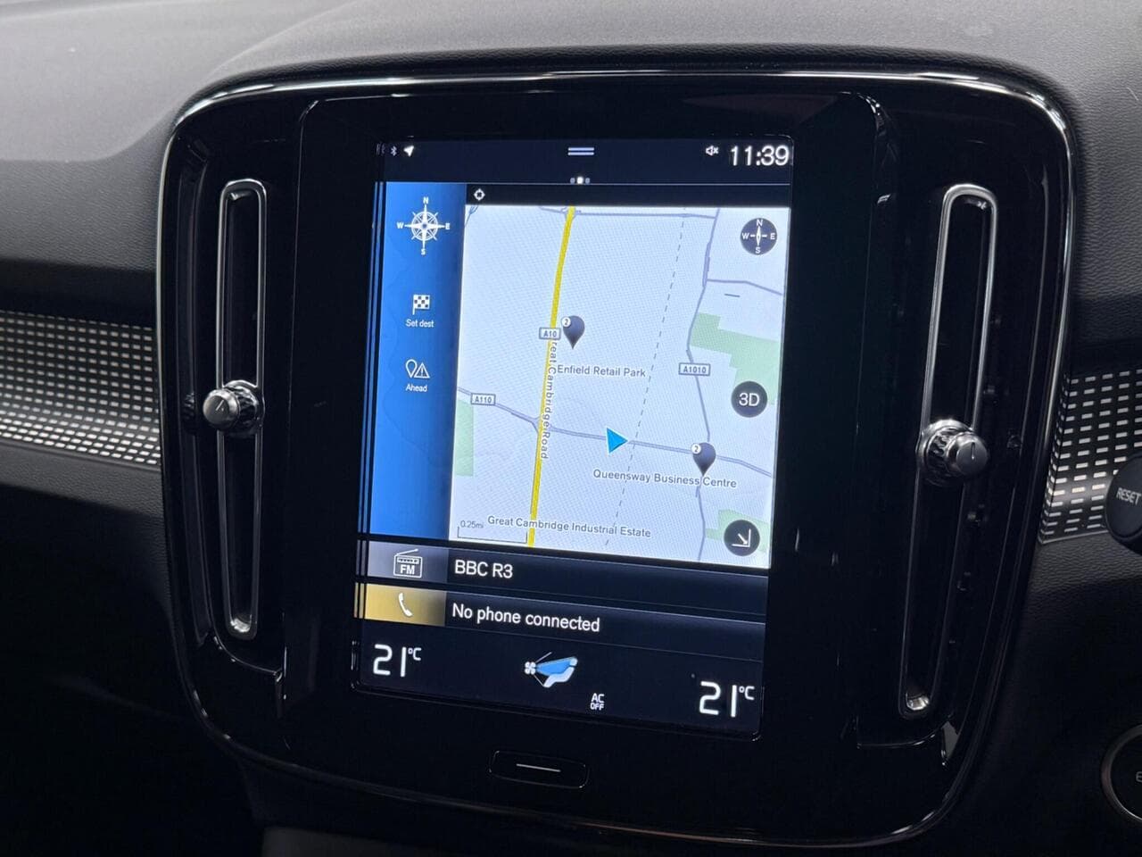 Volvo XC40 thumbnail Infotainment System