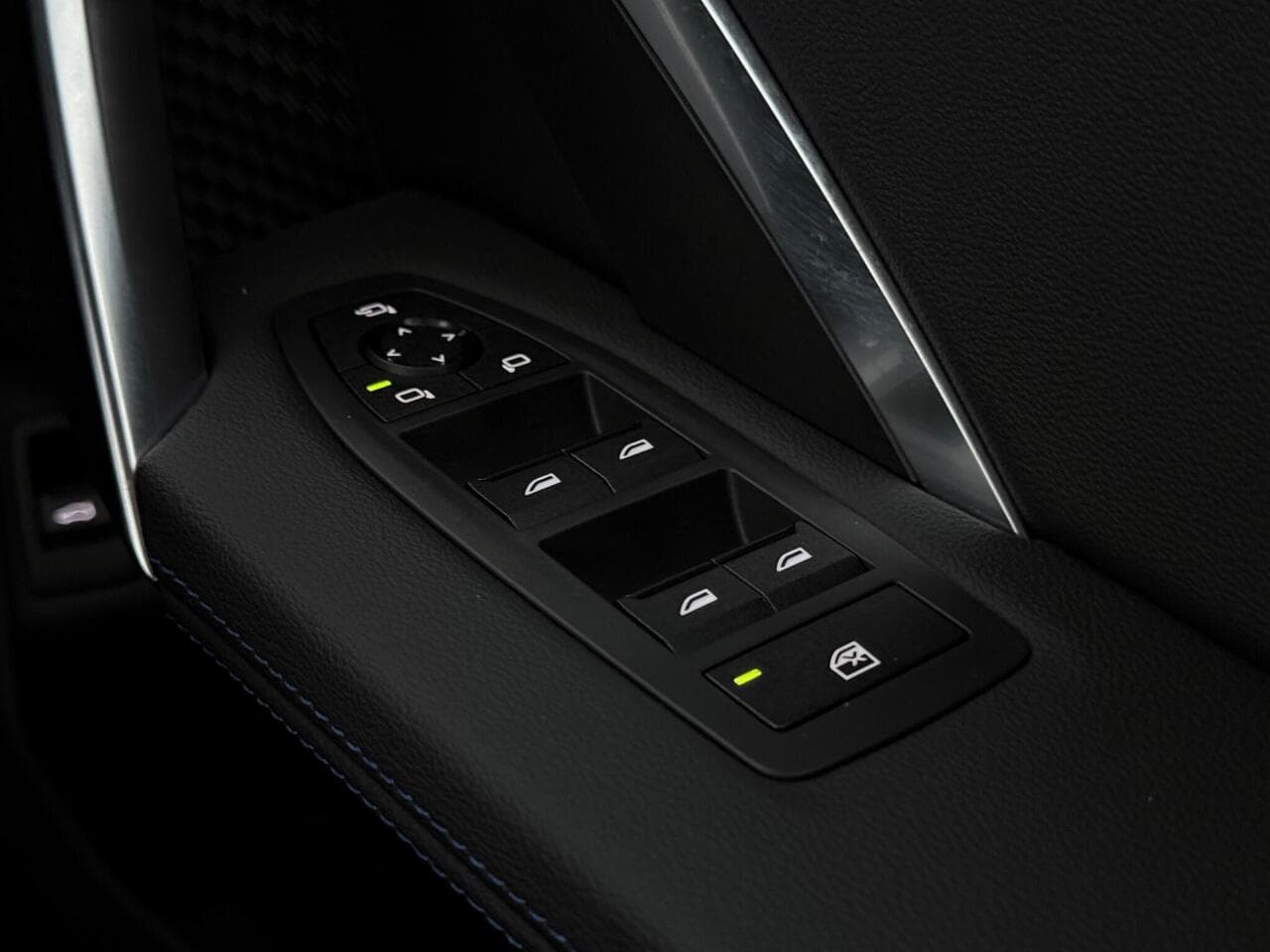 BMW iX1 thumbnail Misc Controls