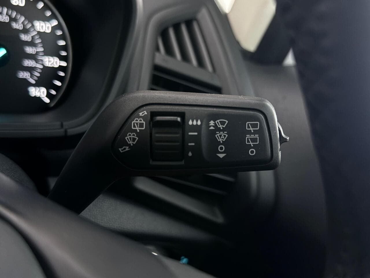 Ford EcoSport thumbnail Misc Controls