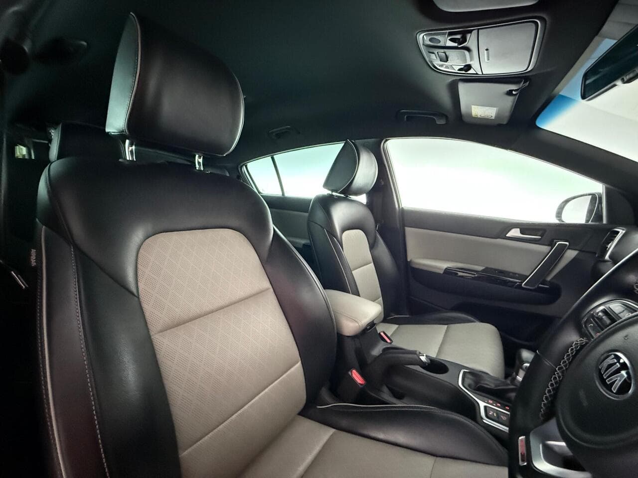 Kia Sportage thumbnail Seat Driver