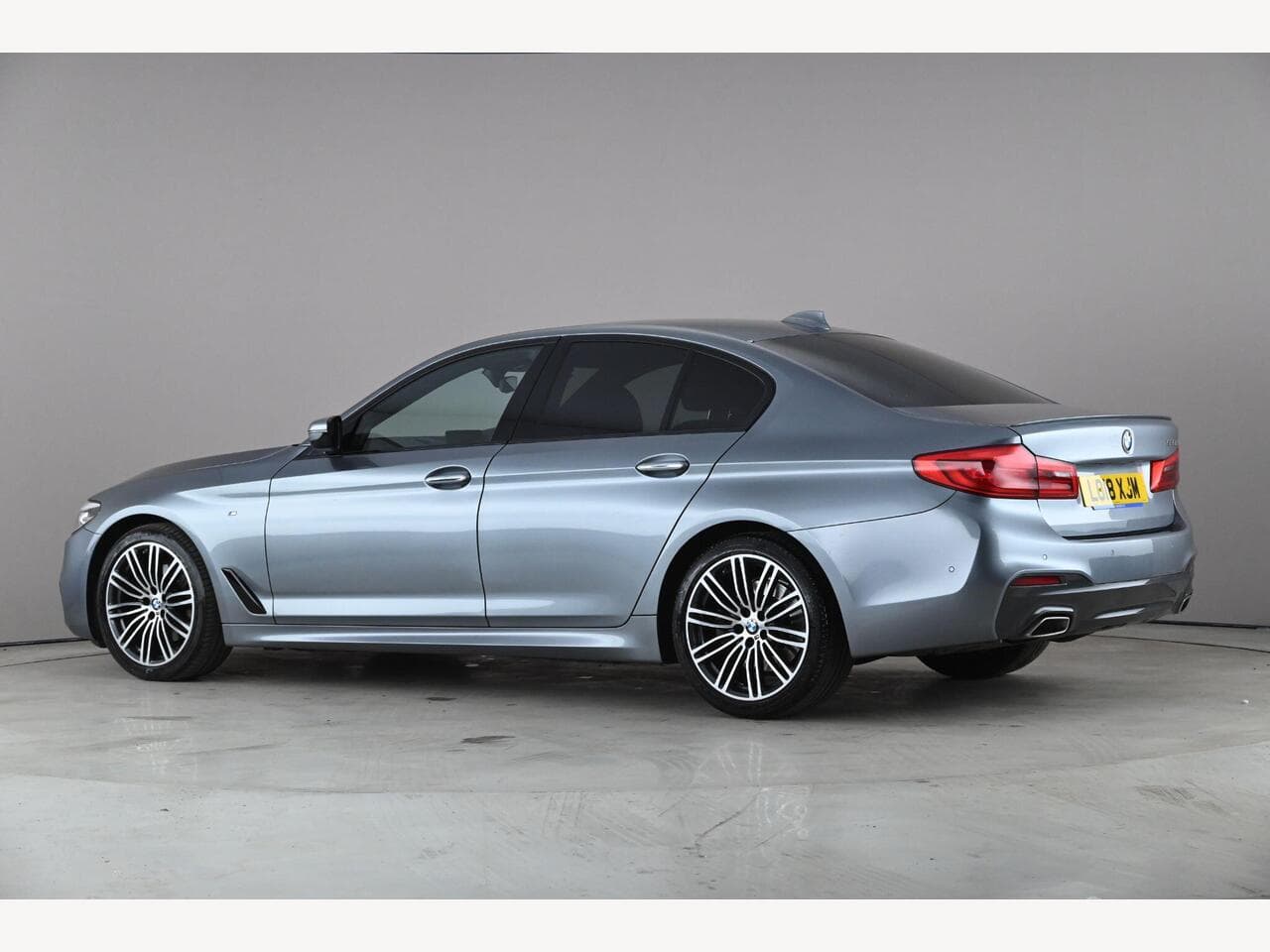 BMW 5 Series thumbnail Side Left